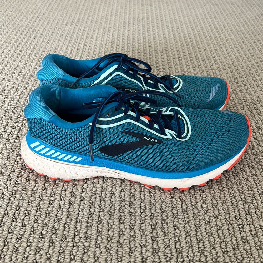 Women’s Brooks Adrenaline GTS 20 Running Shoes Size 10.5